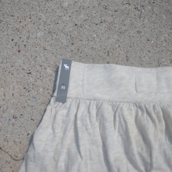 New with Tags A&F Stretch Skirt XSmall - Picture 7 of 14